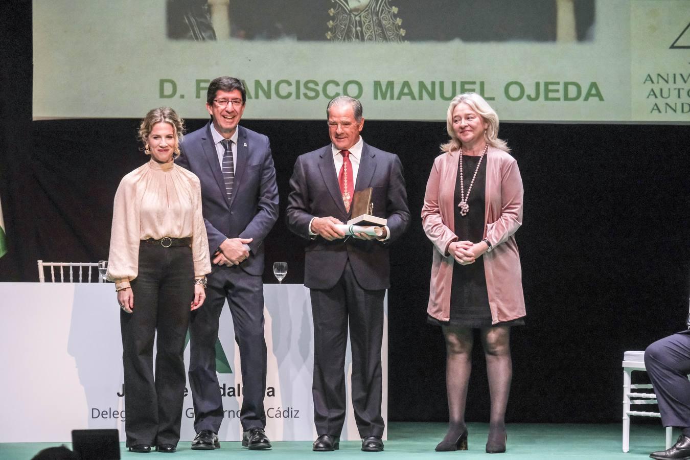 FOTOS: entrega de Banderas de Andalucía en el Teatro de Las Cortes de San Fernando