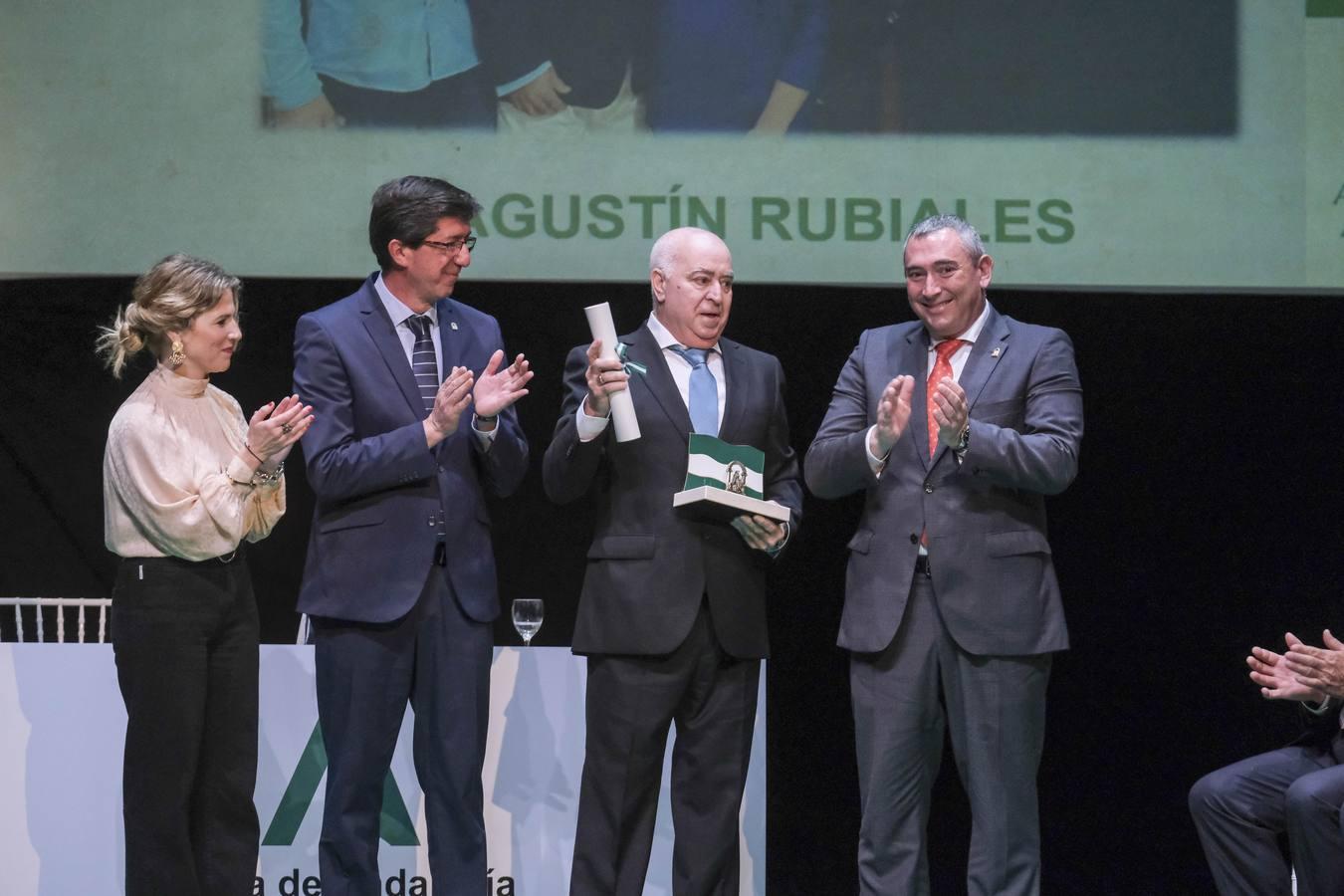 FOTOS: entrega de Banderas de Andalucía en el Teatro de Las Cortes de San Fernando