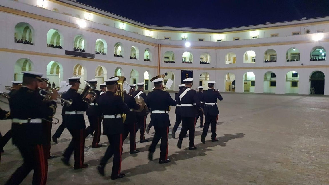 FOTOS: Arriado Solemne de Bandera en de la Infantería de Marina
