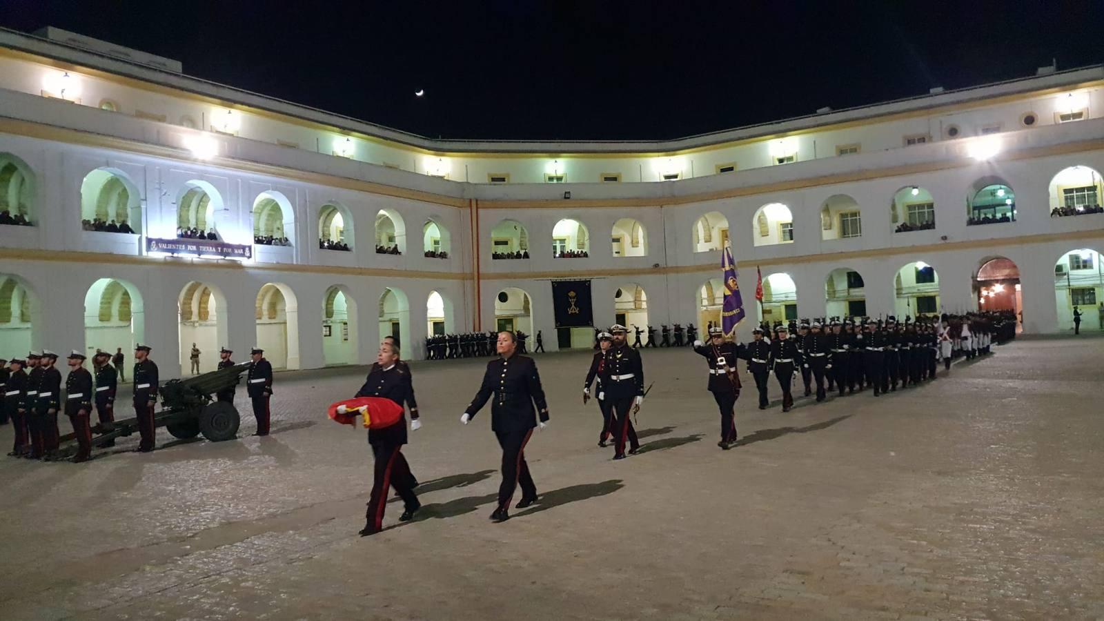 Arriado Solemne de Bandera en el 483 aniversario de Infantería de Marina