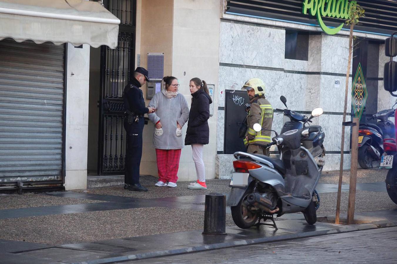 El bloque de viviendas desalojado en San Juan de Aznalfarache, en imágenes