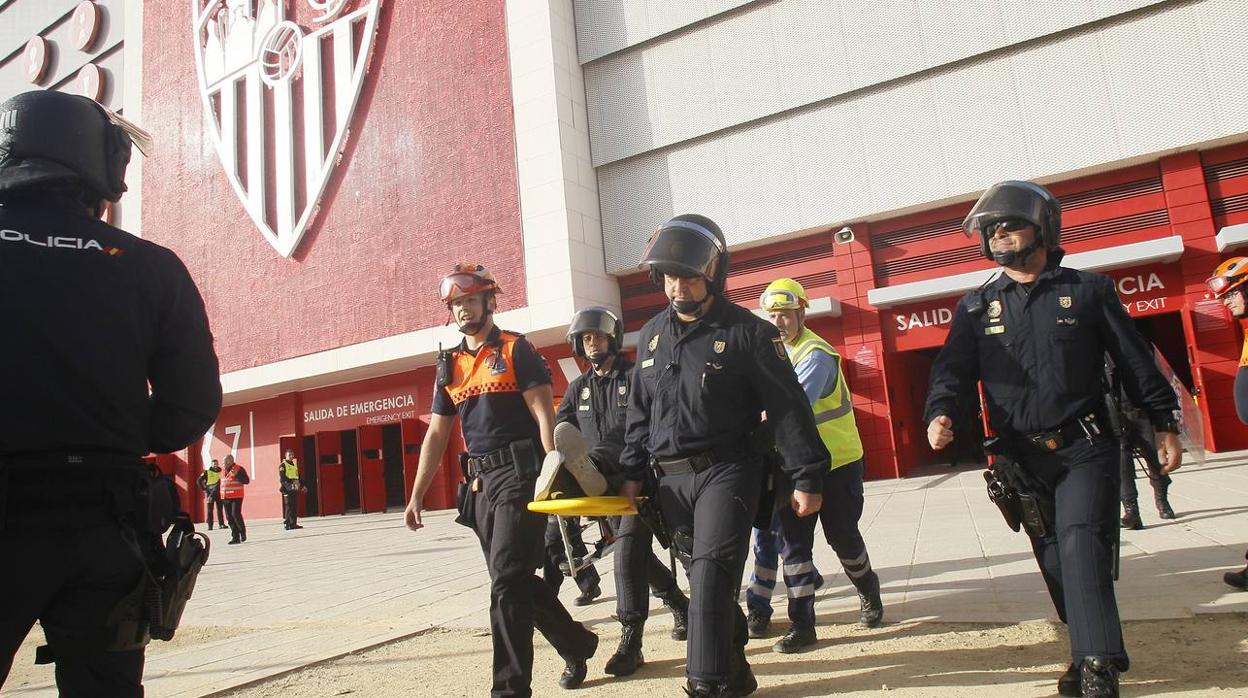 Simulacro de evacuación en el Sánchez-Pizjuán