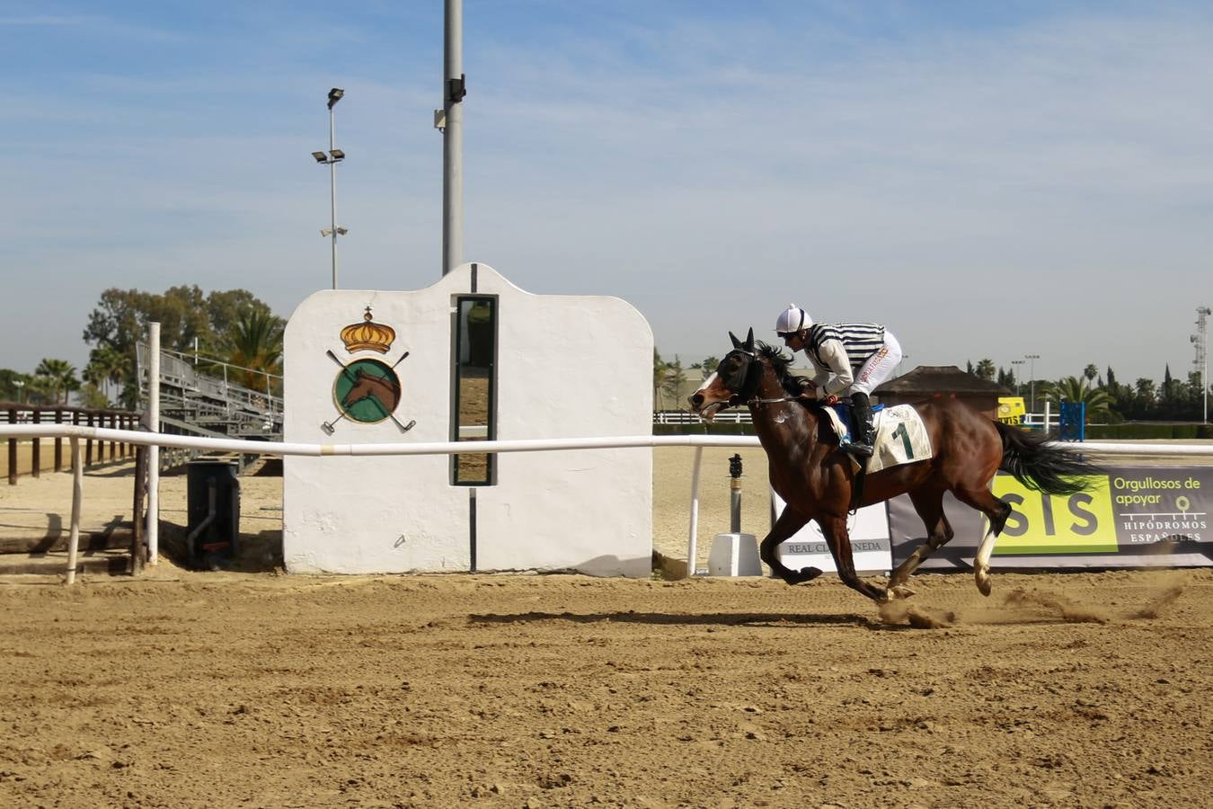 En imágenes, el inicio de las carreras de caballos de Pineda