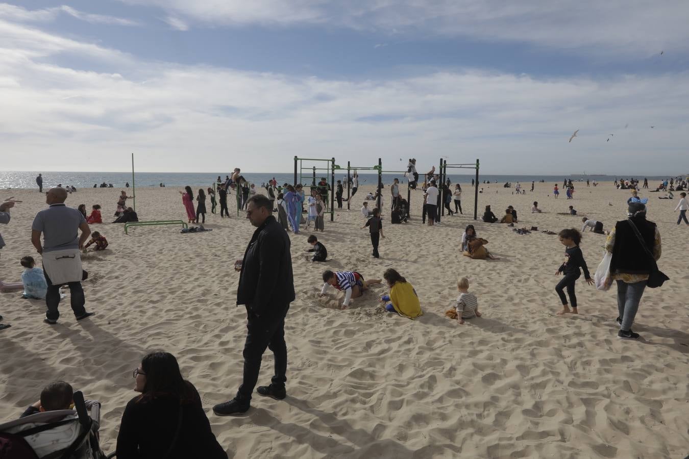 Batalla de coplas en el Paseo Marítimo