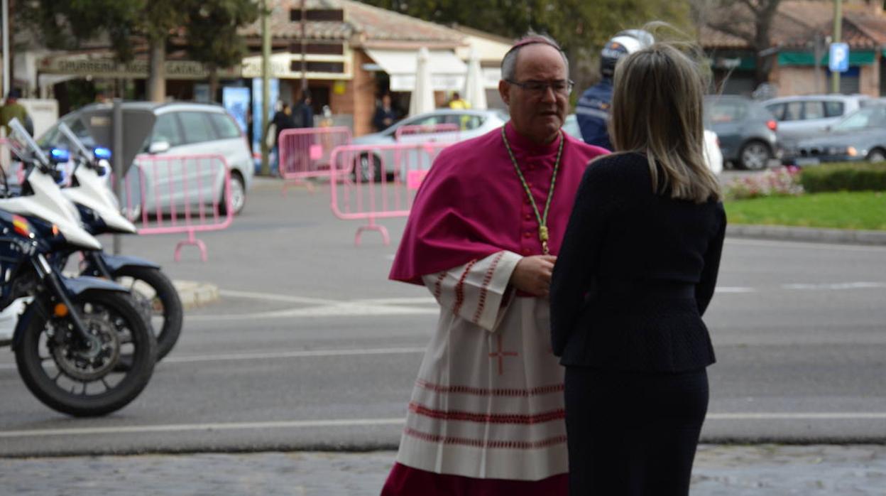 Las imágenes del recibimiento al nuevo arzobispo en la Puerta de Bisagra