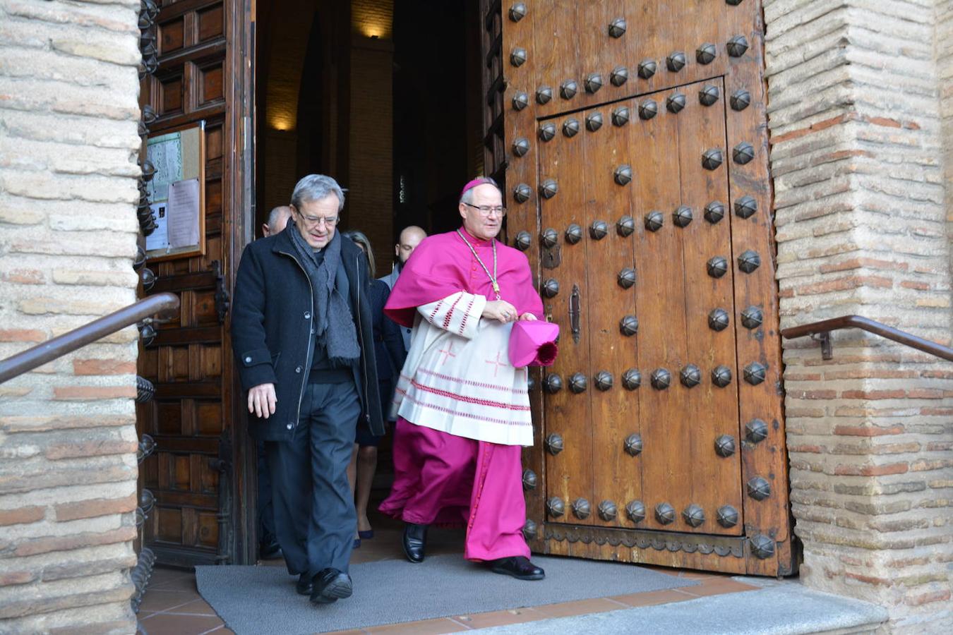 El arzobispo con el párroco de Santiago el Mayor, Jesús Gómez-Gordo Consentino. 