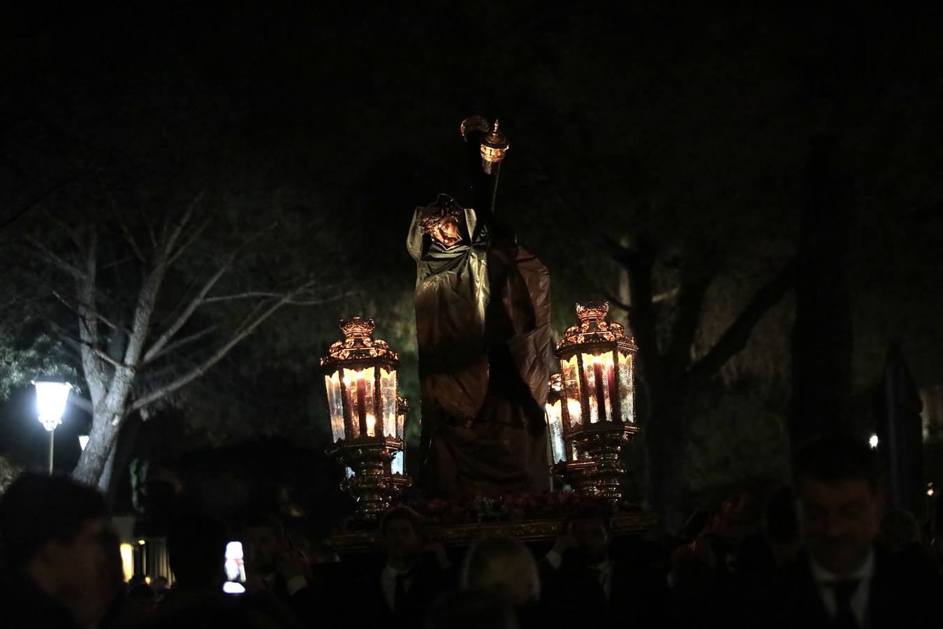 La lluvia impide el Vía Crucis de Itálica