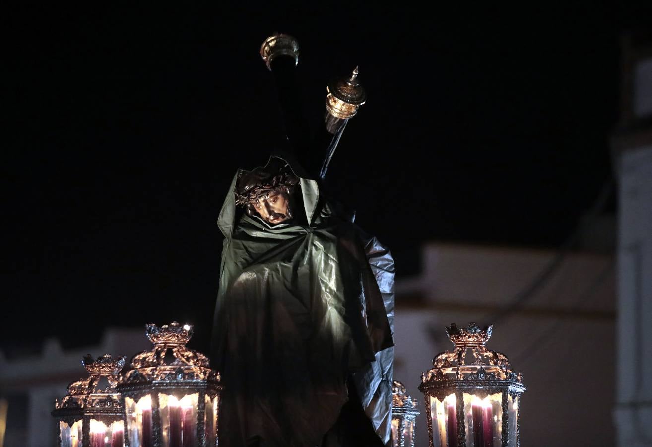 La lluvia impide el Vía Crucis de Itálica