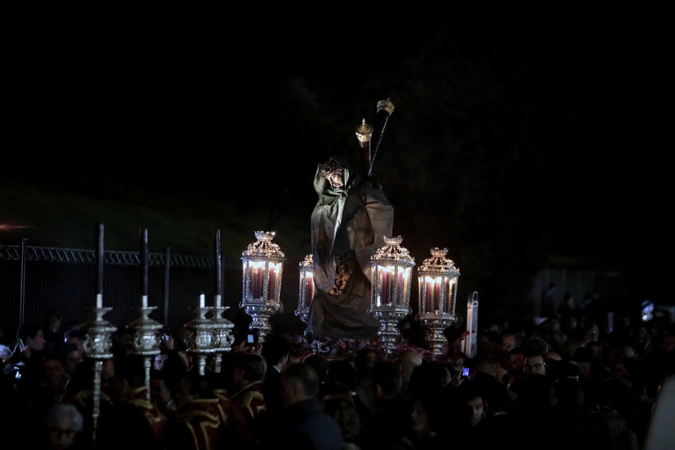 La lluvia impide el Vía Crucis de Itálica