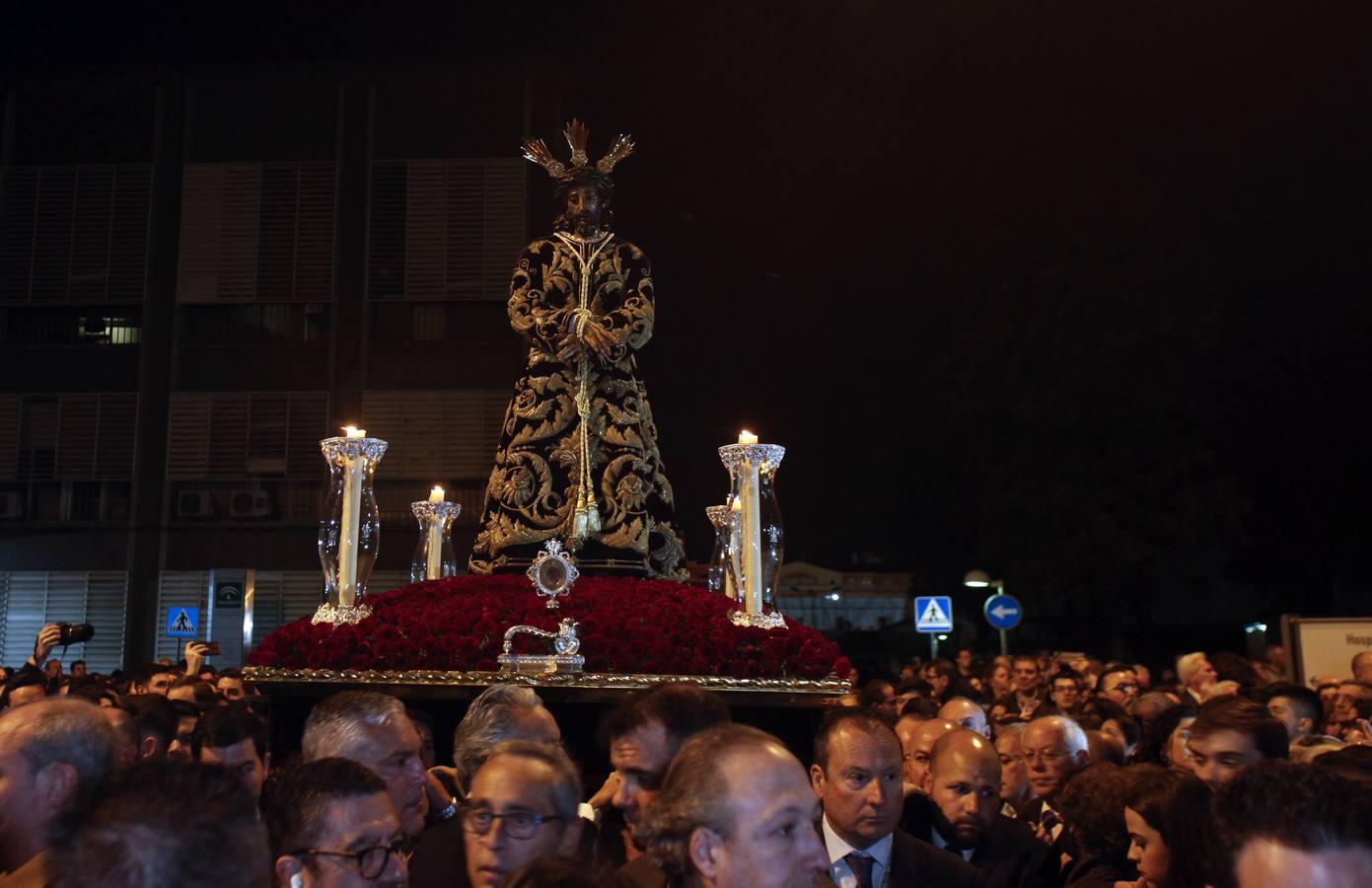 Las mejores imágenes del vía crucis del Señor de la Sentencia