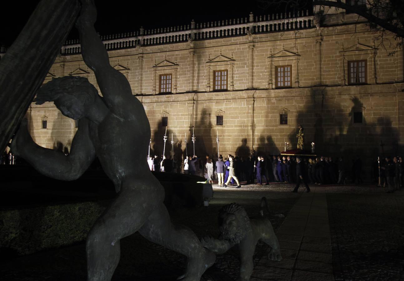 Las mejores imágenes del vía crucis del Señor de la Sentencia