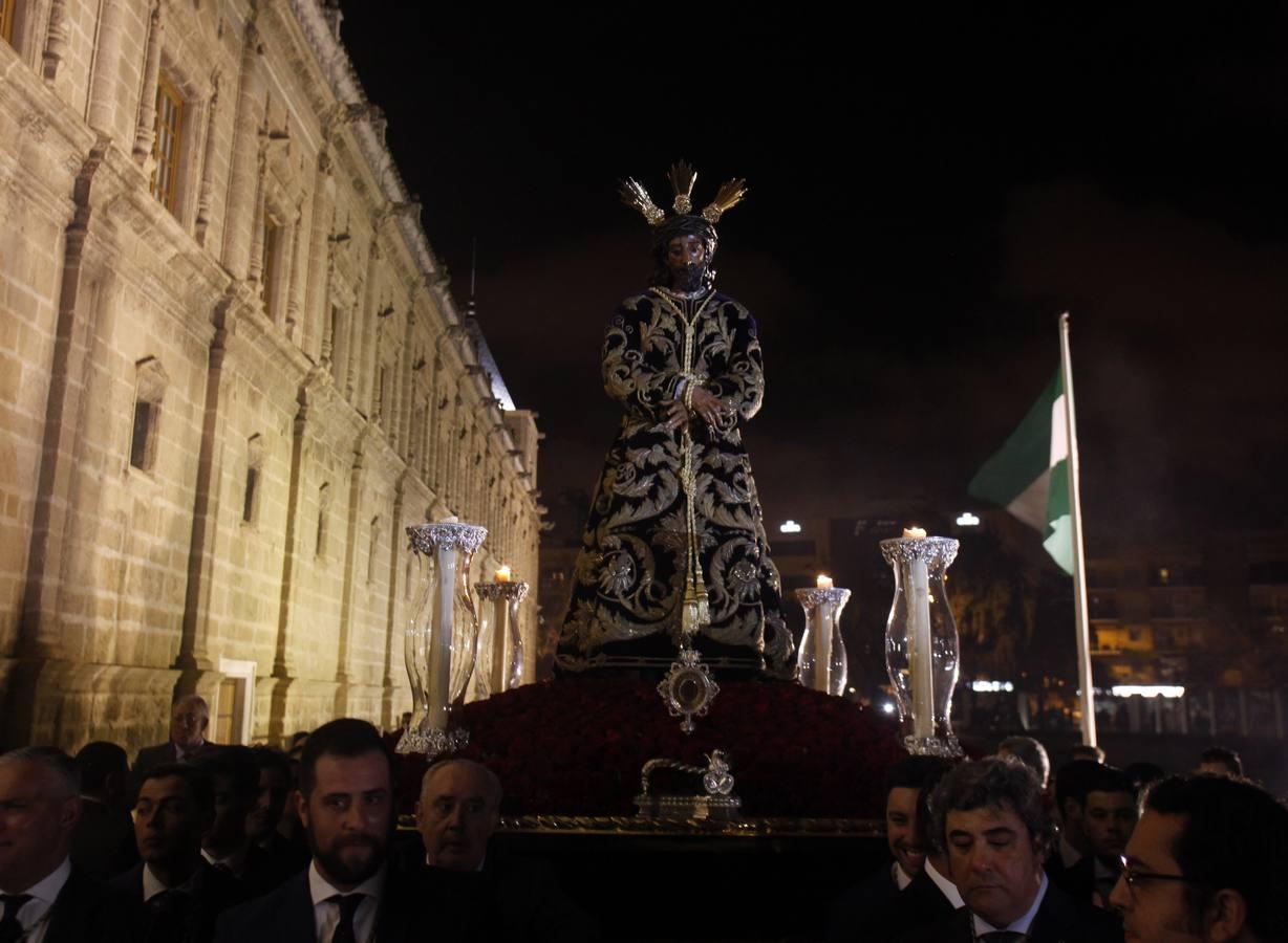 Las mejores imágenes del vía crucis del Señor de la Sentencia