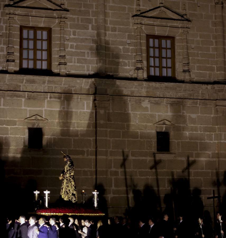 Las mejores imágenes del vía crucis del Señor de la Sentencia