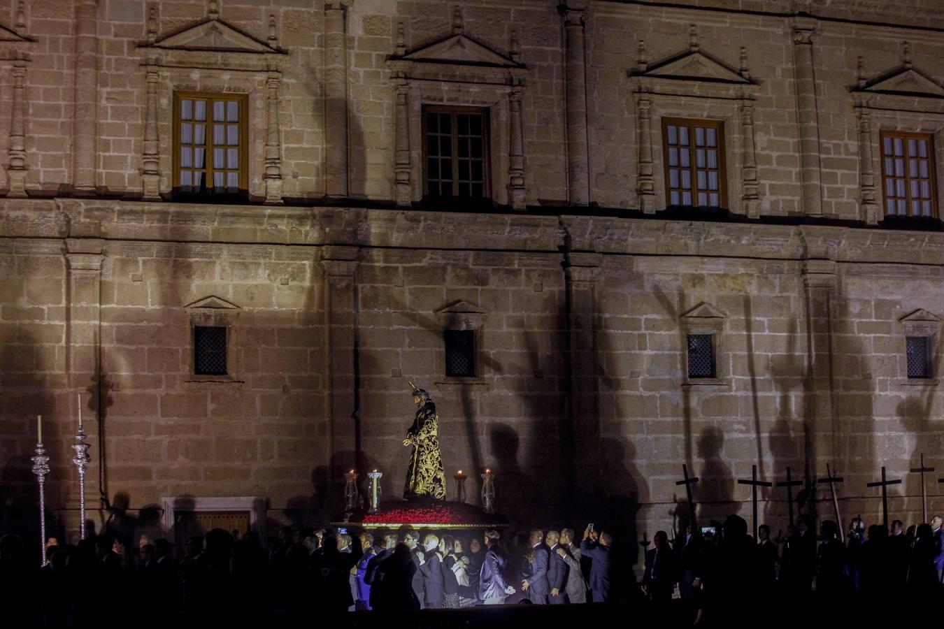 Las mejores imágenes del vía crucis del Señor de la Sentencia