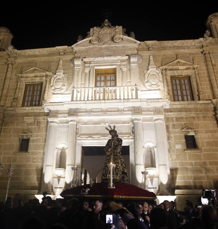 Las mejores imágenes del vía crucis del Señor de la Sentencia