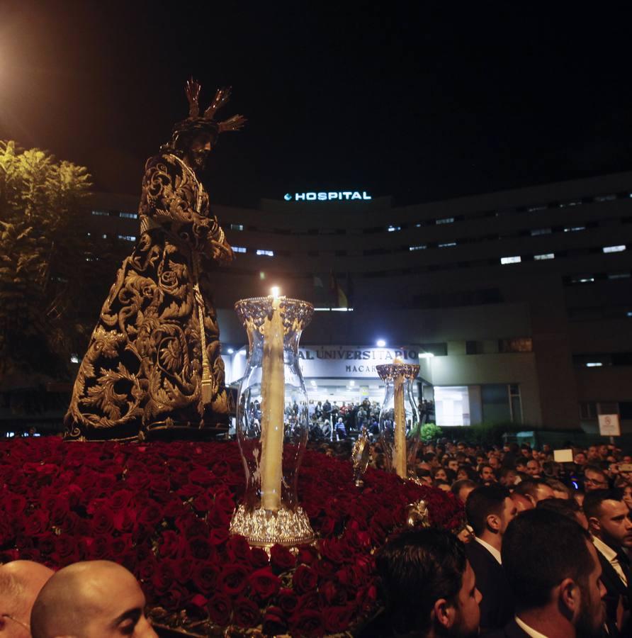 Las mejores imágenes del vía crucis del Señor de la Sentencia