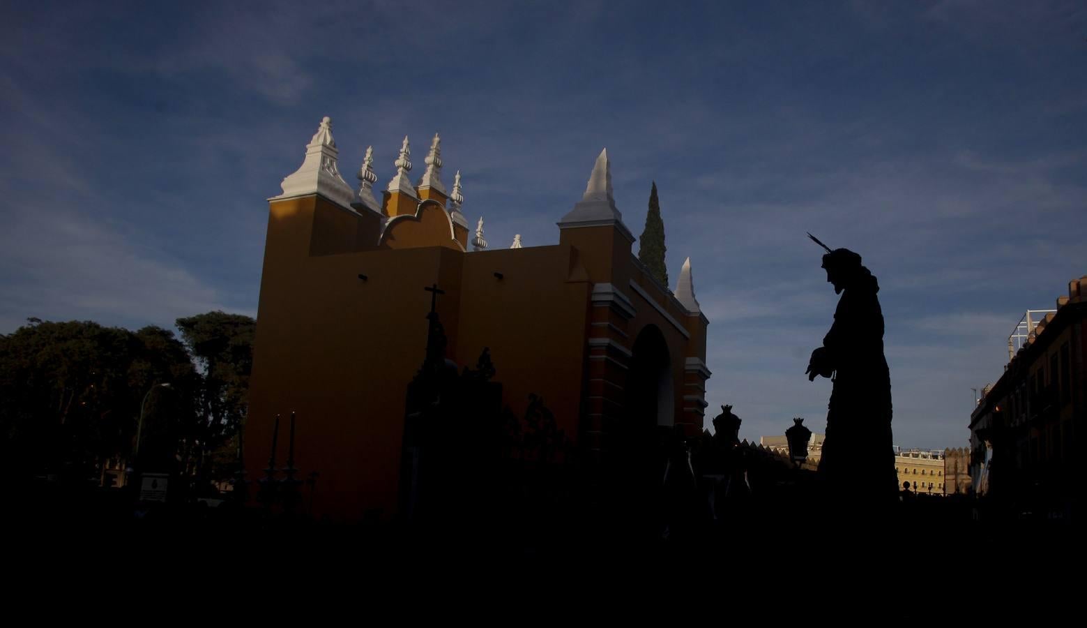 Las mejores imágenes del vía crucis del Señor de la Sentencia