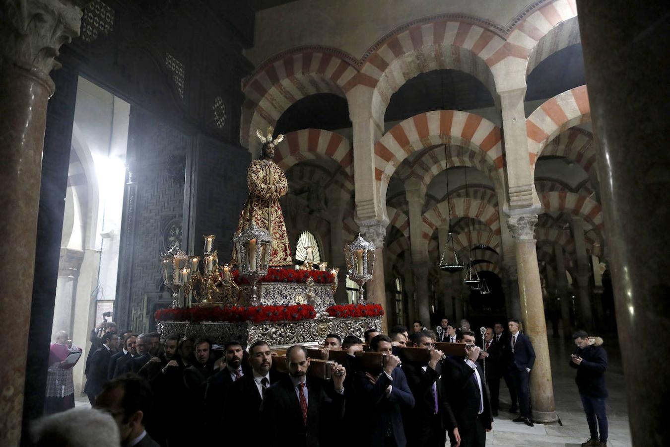 El Vía Crucis del Señor de la Sentencia de Córdoba, en imágenes