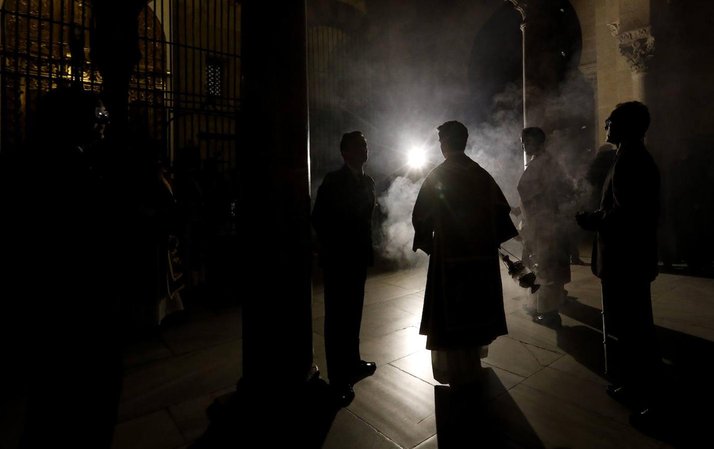 El Vía Crucis del Señor de la Sentencia de Córdoba, en imágenes