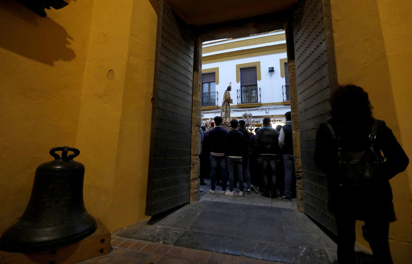 El Vía Crucis del Señor de la Sentencia de Córdoba, en imágenes