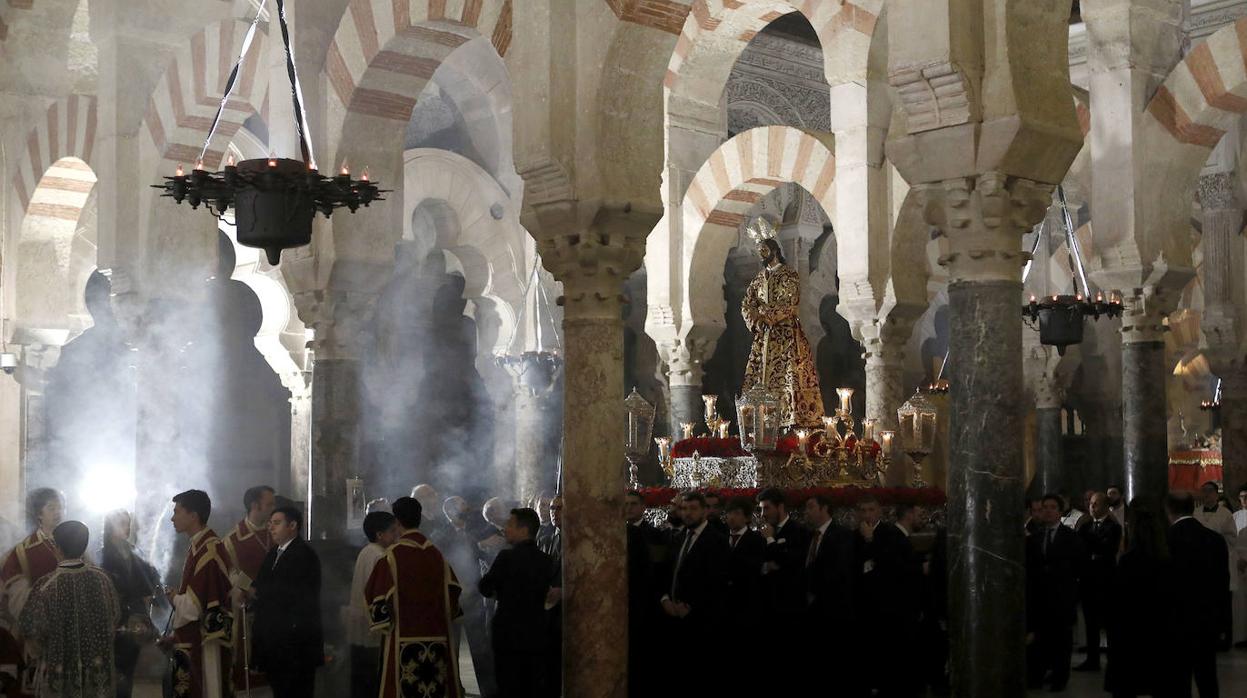 El Vía Crucis del Señor de la Sentencia de Córdoba, en imágenes