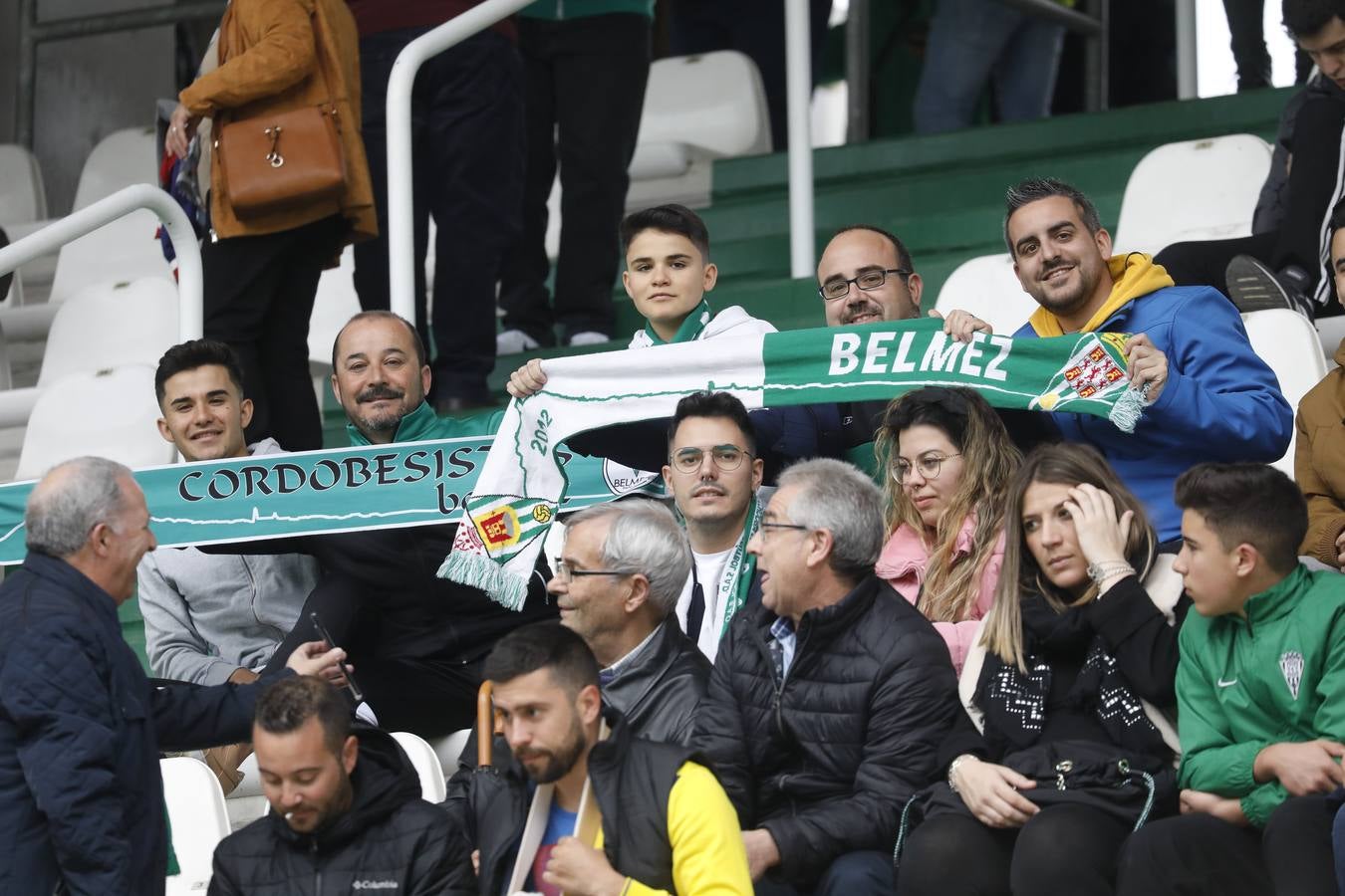 El ambiente en las gradas del estadio en el Córdoba CF-Algeciras, en imágenes