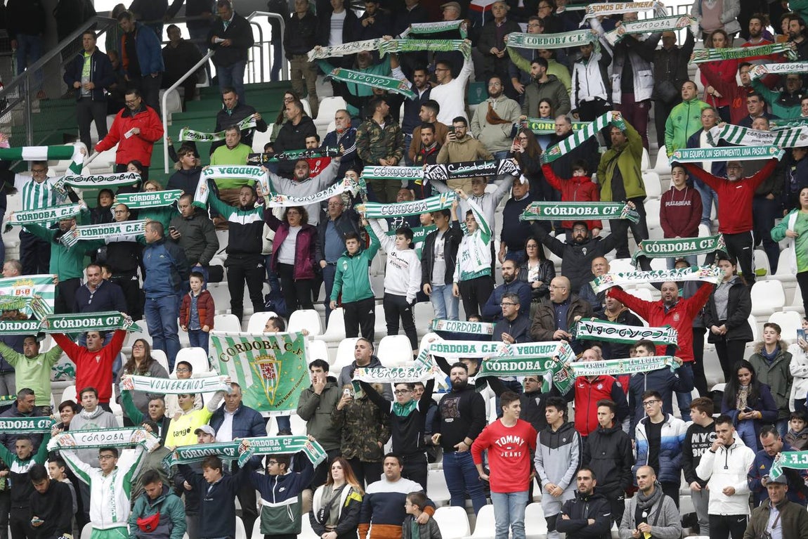 El ambiente en las gradas del estadio en el Córdoba CF-Algeciras, en imágenes
