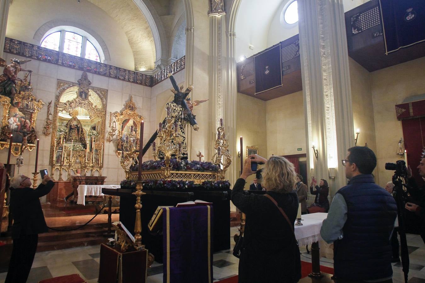 El Señor de la Salud de los Gitanos, preparado para el Vía Crucis de las Cofradías