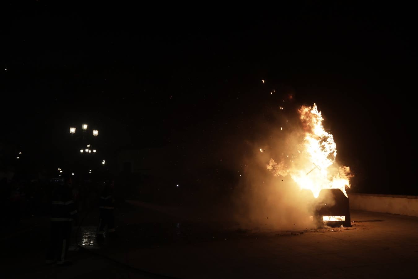 FOTOS: Quema de la Bruja Piti y fuegos artificiales desde La Caleta