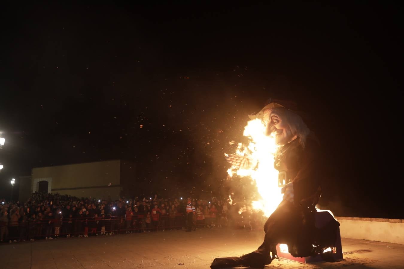 FOTOS: Quema de la Bruja Piti y fuegos artificiales desde La Caleta