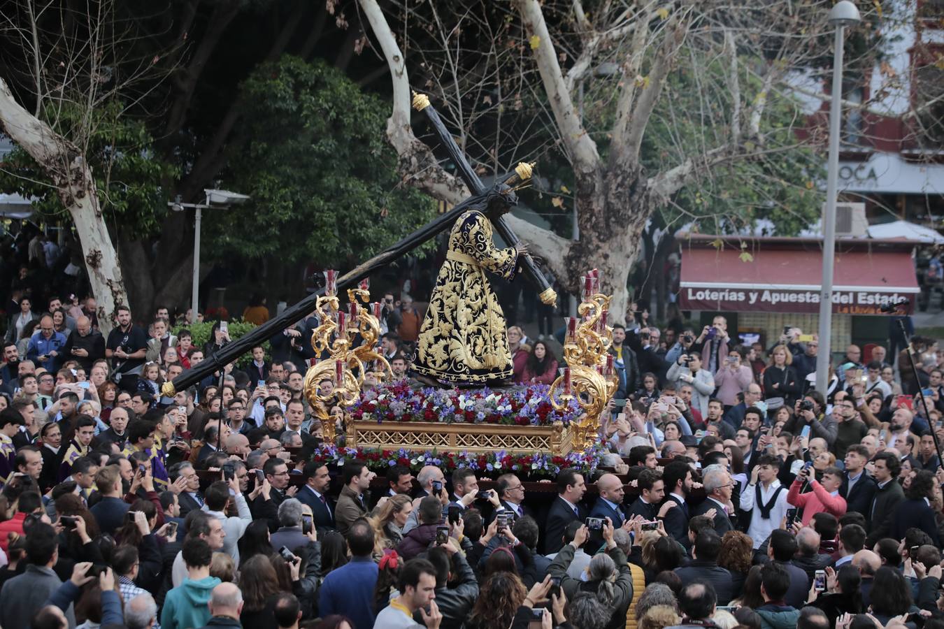 El Vía Crucis del Consejo de Hermandades y Cofradías de Sevilla, en imágenes (II)