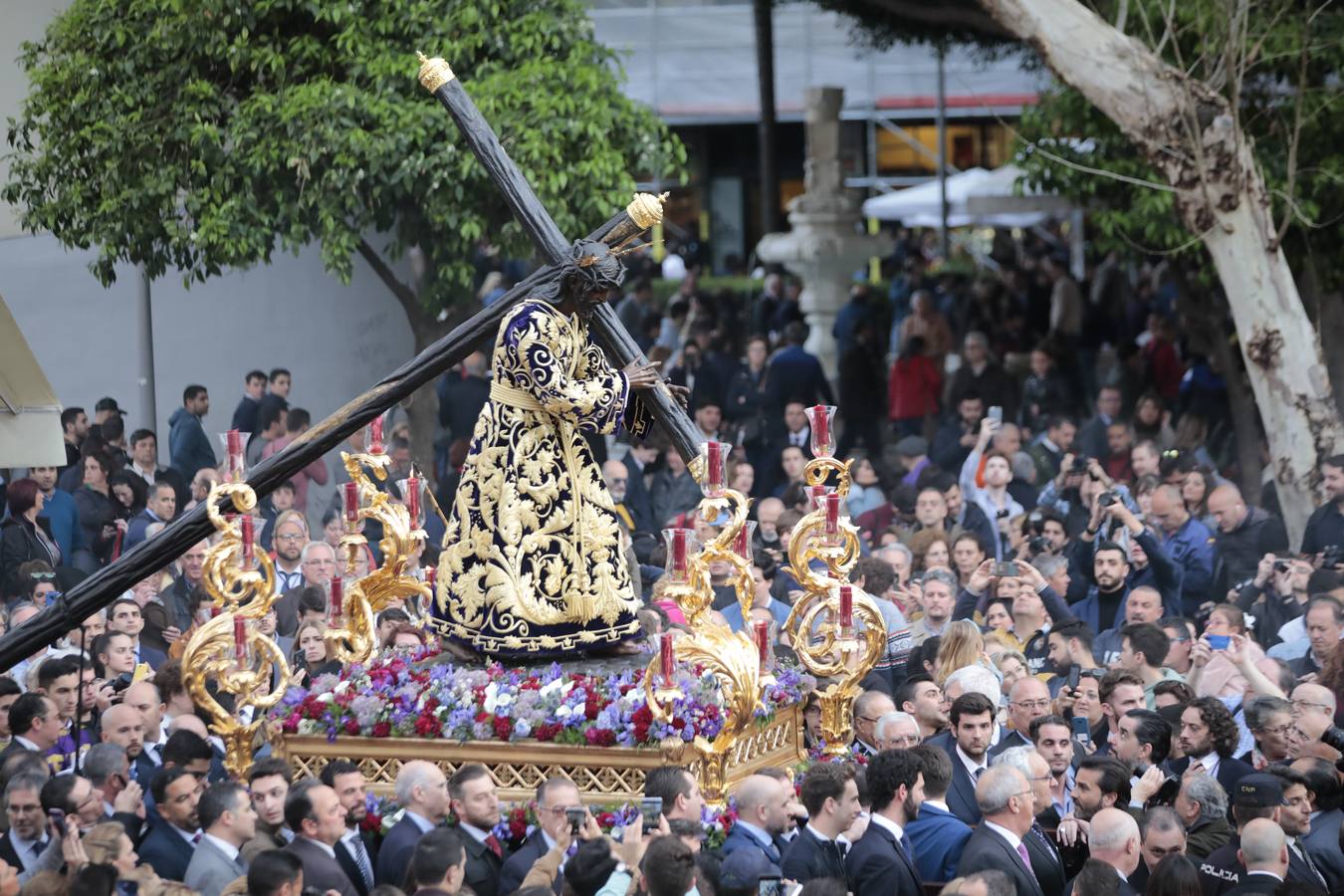 El Vía Crucis del Consejo de Hermandades y Cofradías de Sevilla, en imágenes (II)