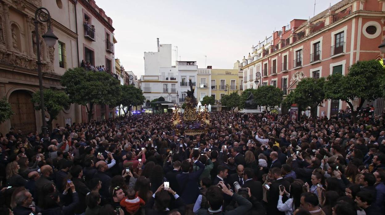 El Vía Crucis del Consejo de Hermandades y Cofradías de Sevilla, en imágenes (y III)