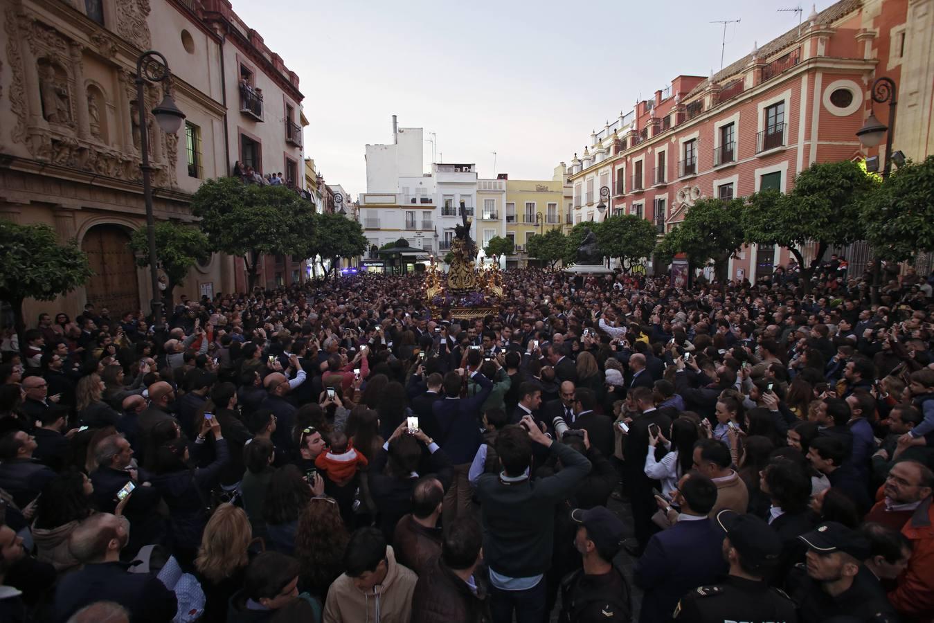 El Vía Crucis del Consejo de Hermandades y Cofradías de Sevilla, en imágenes (y III)