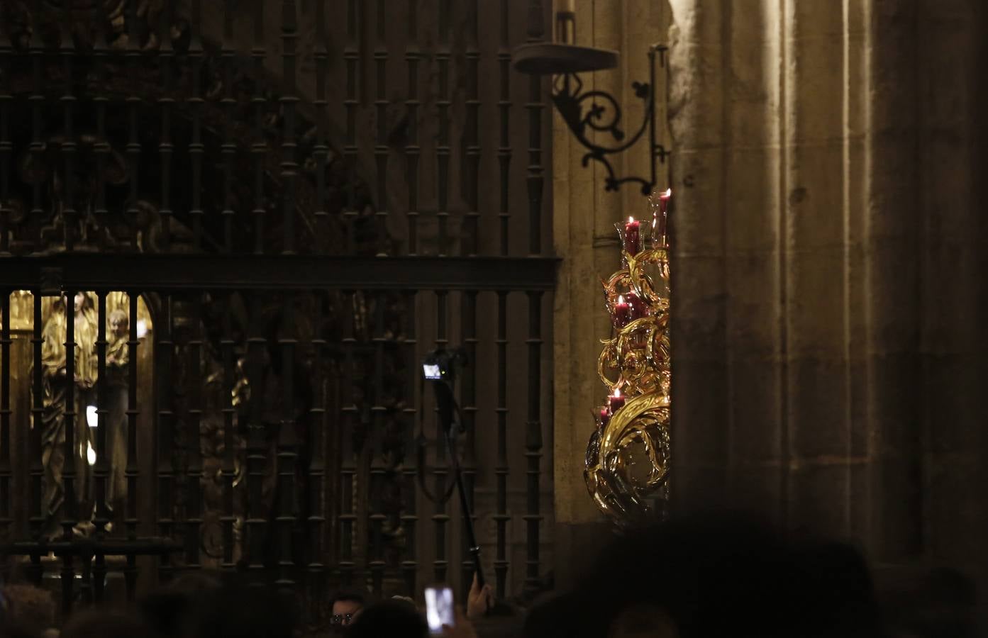 El Vía Crucis del Consejo de Hermandades y Cofradías de Sevilla, en imágenes (y III)