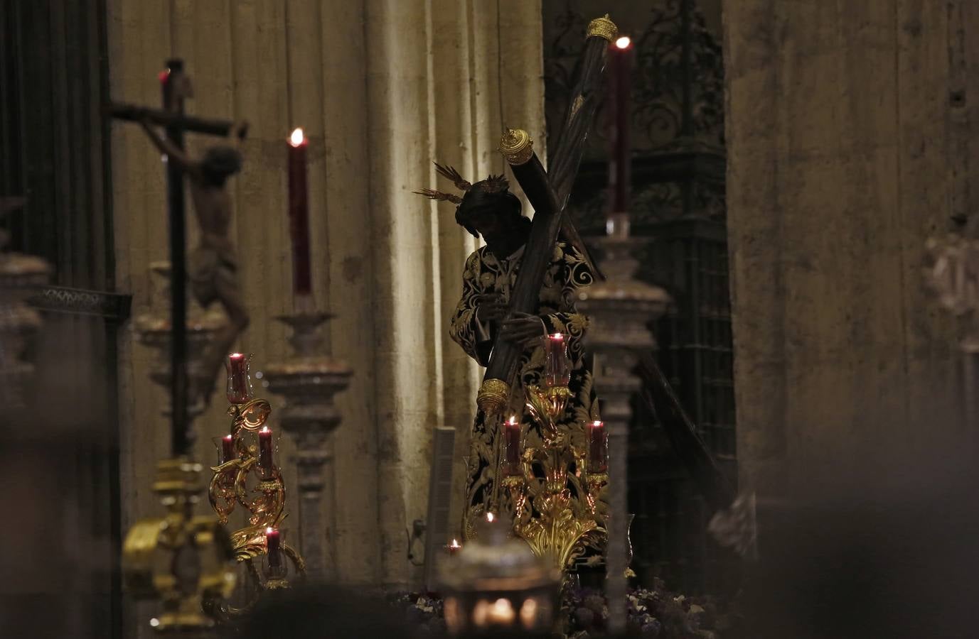 El Vía Crucis del Consejo de Hermandades y Cofradías de Sevilla, en imágenes (y III)