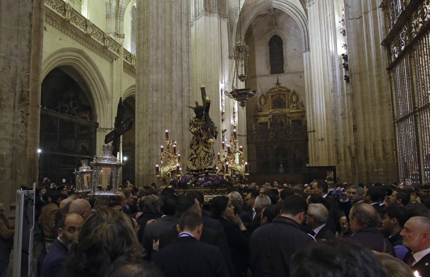 El Vía Crucis del Consejo de Hermandades y Cofradías de Sevilla, en imágenes (y III)