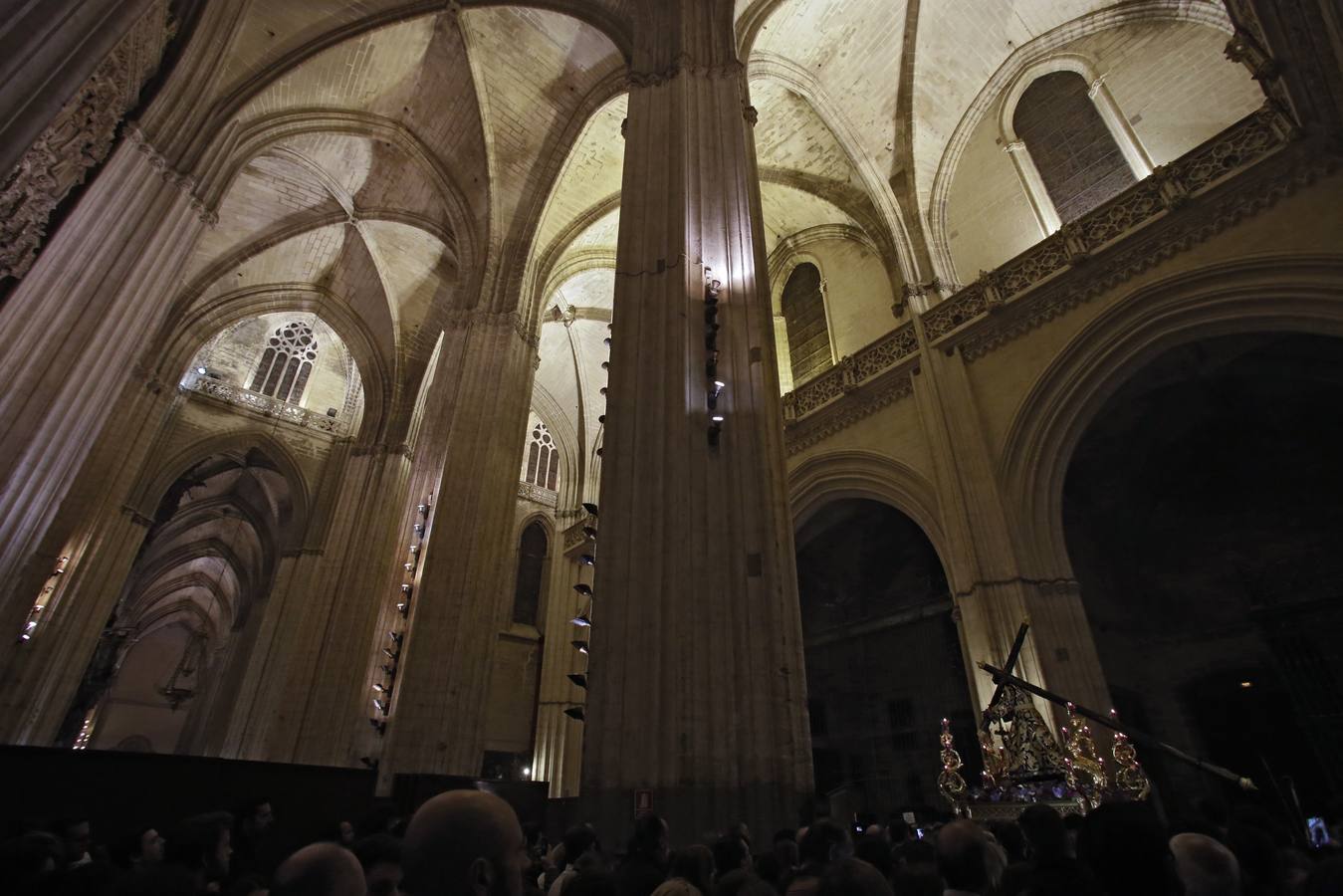 El Vía Crucis del Consejo de Hermandades y Cofradías de Sevilla, en imágenes (y III)