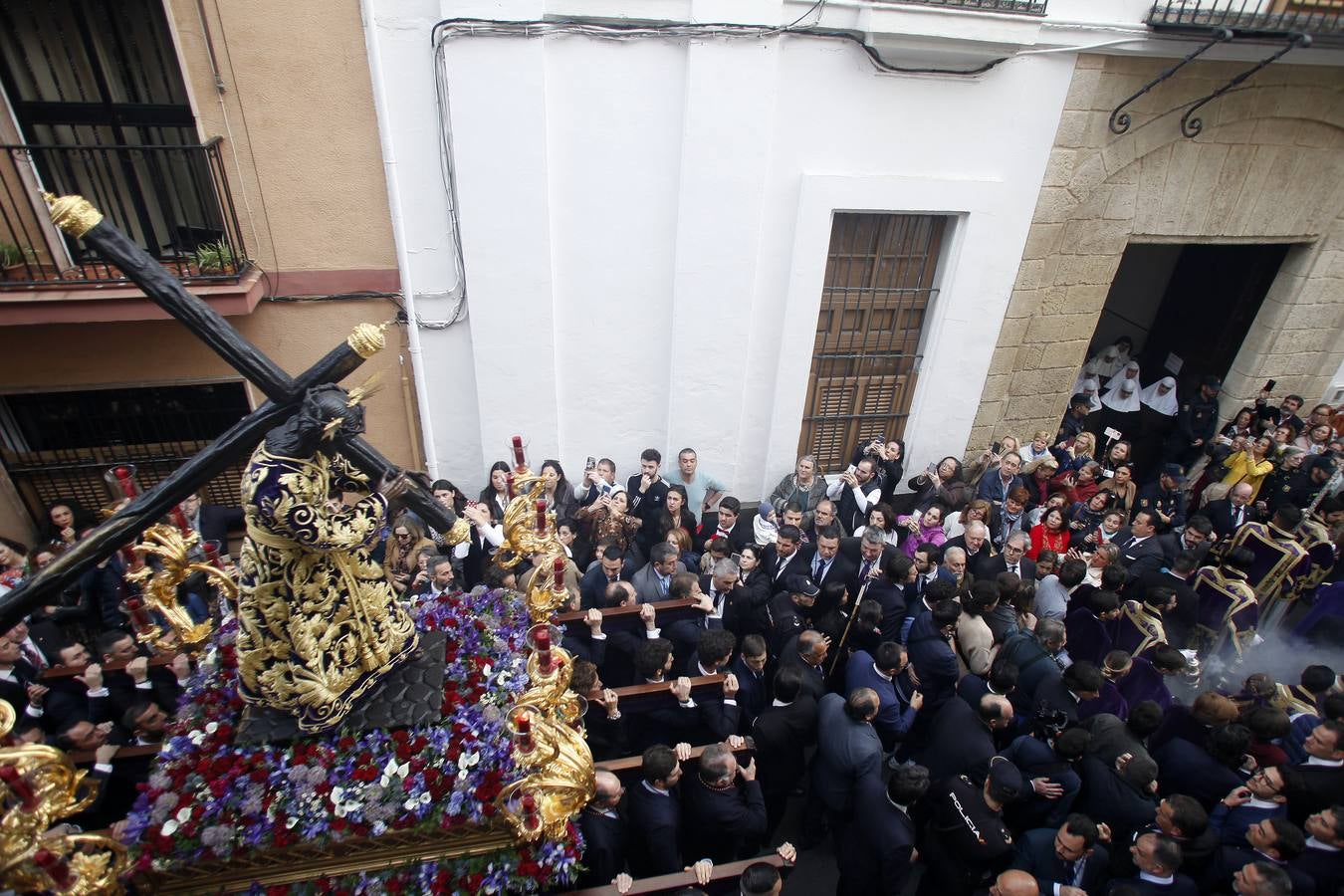 El Vía Crucis del Consejo de Hermandades y Cofradías de Sevilla, en imágenes (II)