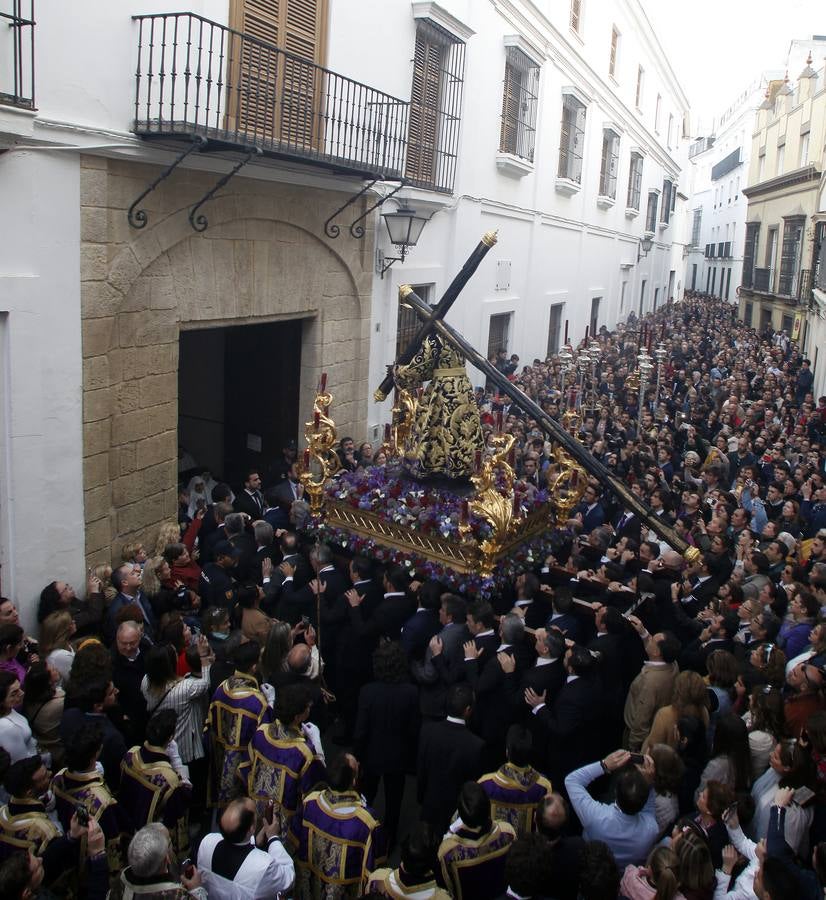 El Vía Crucis del Consejo de Hermandades y Cofradías de Sevilla, en imágenes (II)