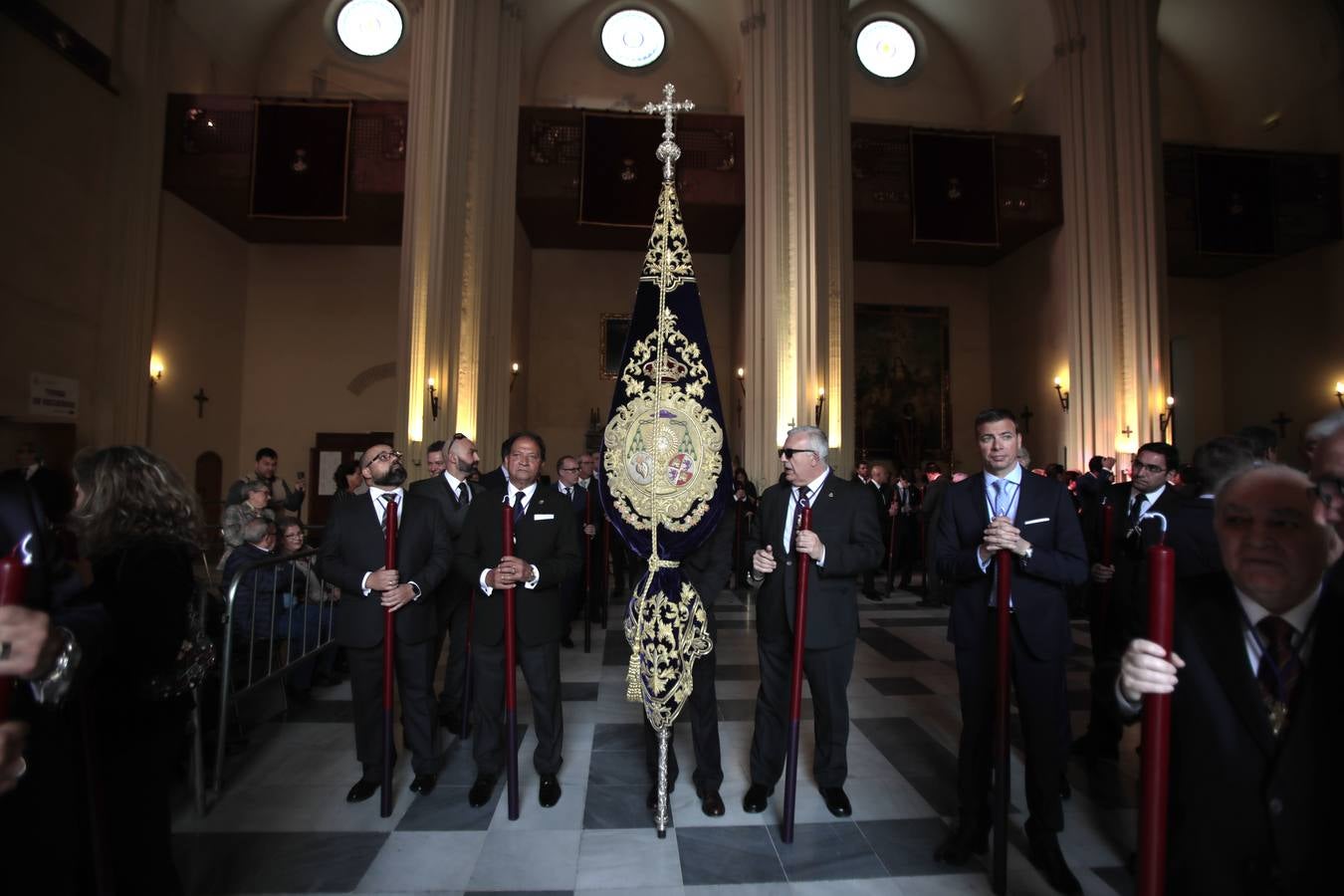 El Vía Crucis del Consejo de Hermandades y Cofradías de Sevilla, en imágenes