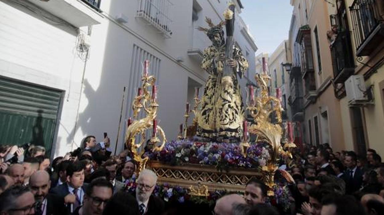 El Vía Crucis del Consejo de Hermandades y Cofradías de Sevilla, en imágenes