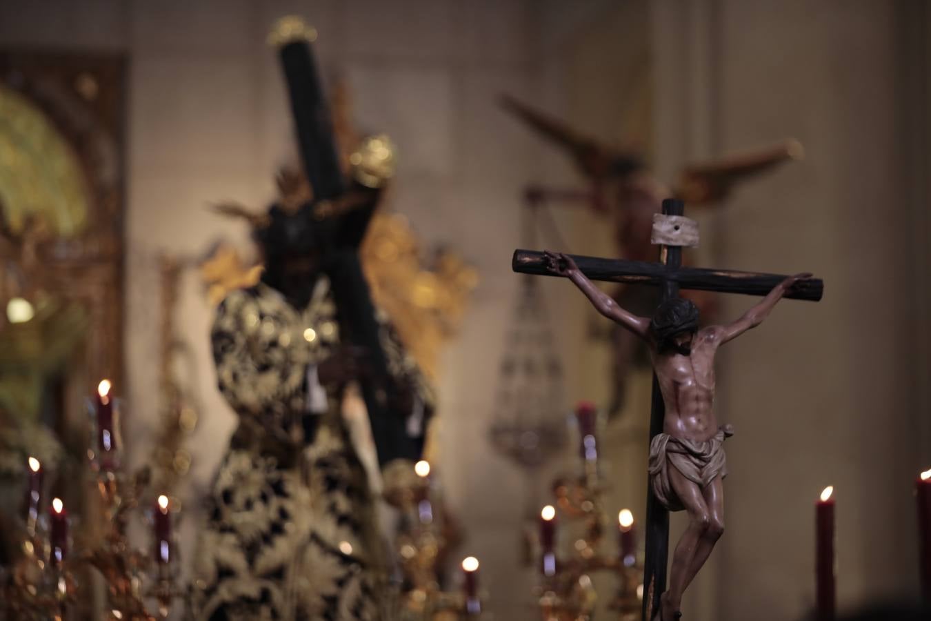 El Vía Crucis del Consejo de Hermandades y Cofradías de Sevilla, en imágenes