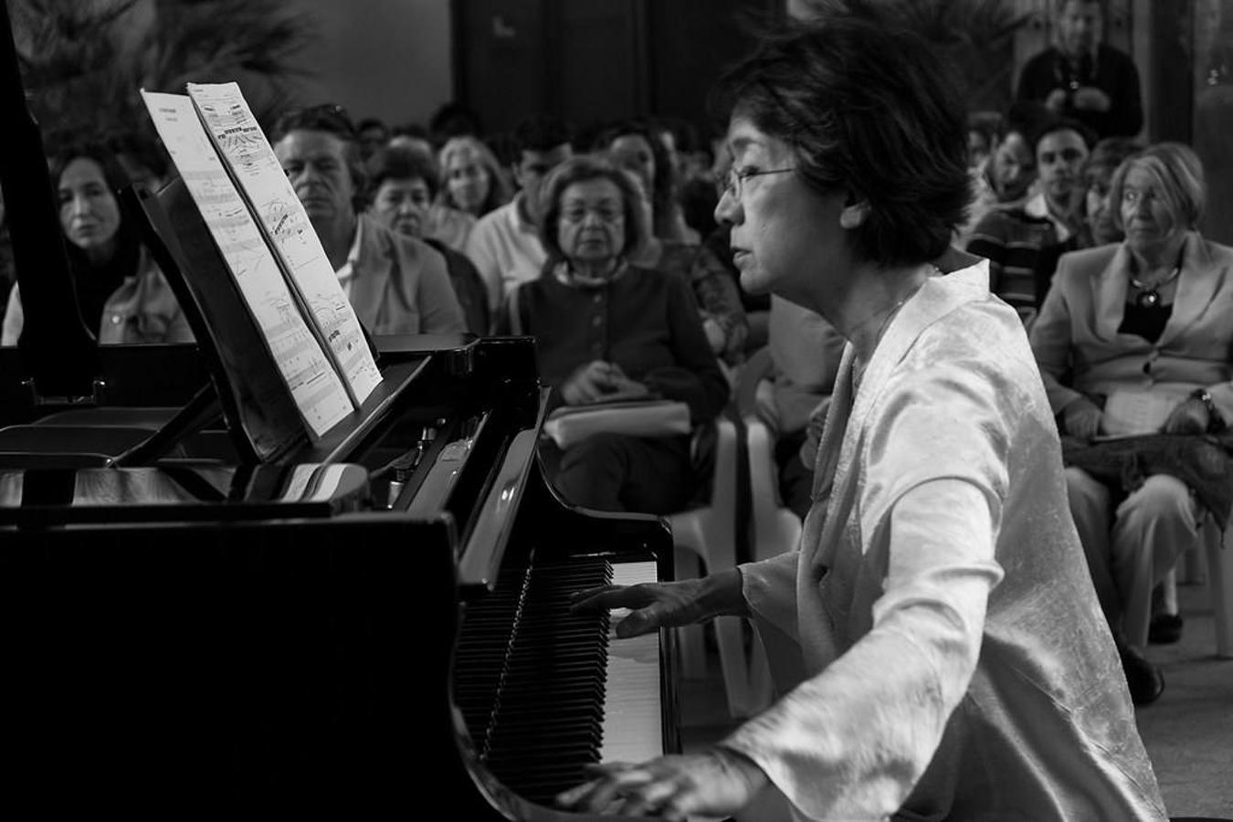 Concierto del festival internacional de música contemporánea 2013, la pianista Yukio Suwagara. 