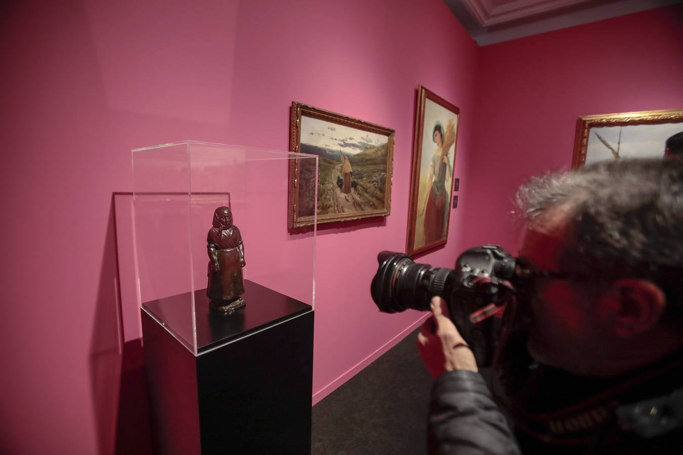 En imágenes, la exposición «Mujeres. Entre Renoir y Sorolla» en el Centro Fundación Unicaja de Sevilla