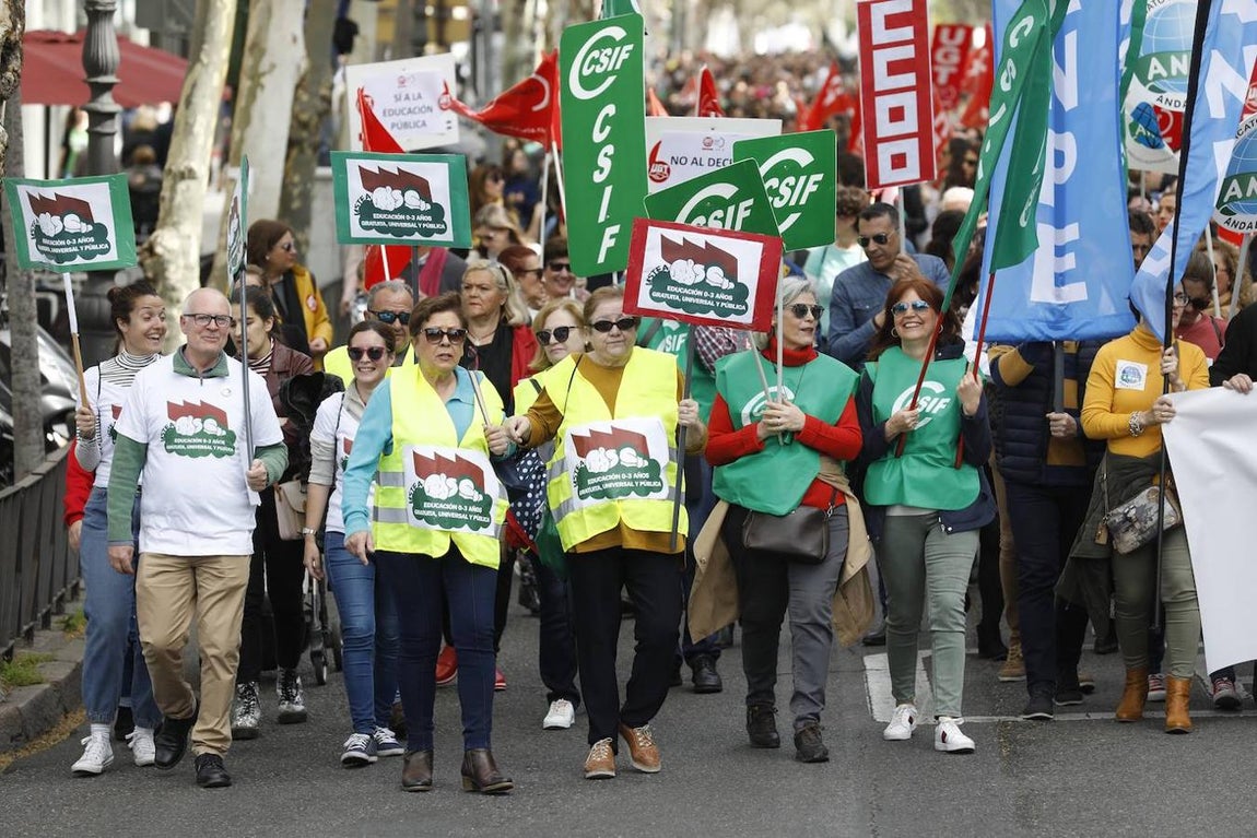 La manifestación en Córdoba contra el decreto de escolarización, en imágenes