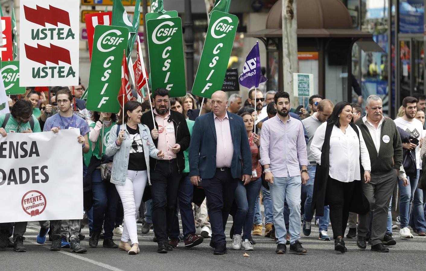 La manifestación en Córdoba contra el decreto de escolarización, en imágenes