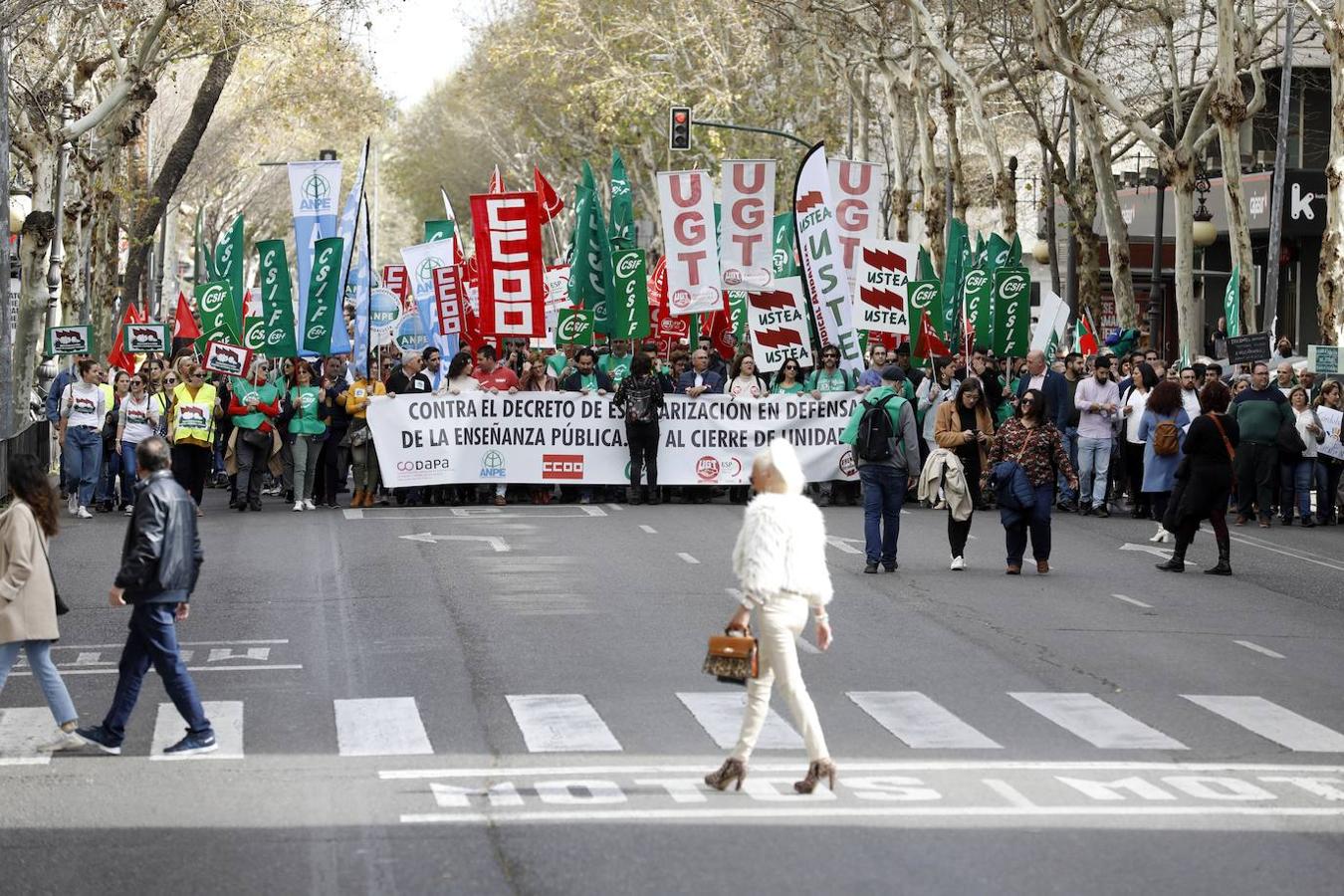 La manifestación en Córdoba contra el decreto de escolarización, en imágenes