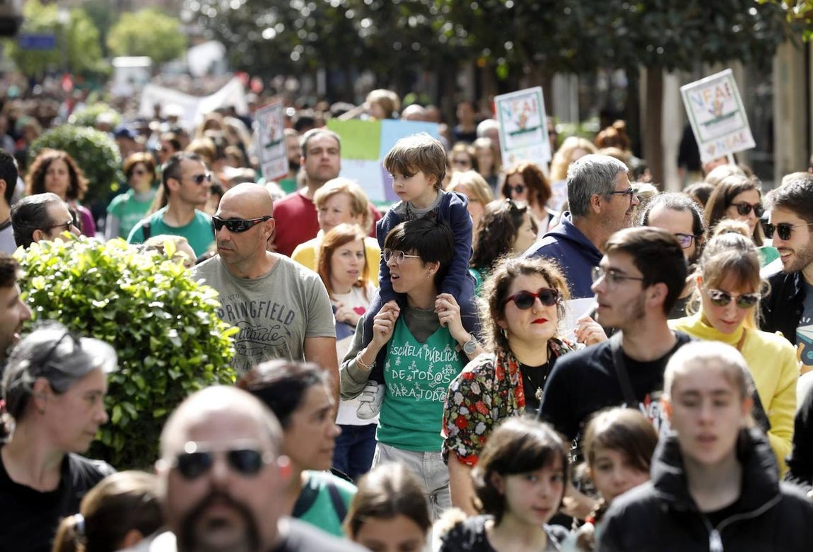 La manifestación en Córdoba contra el decreto de escolarización, en imágenes