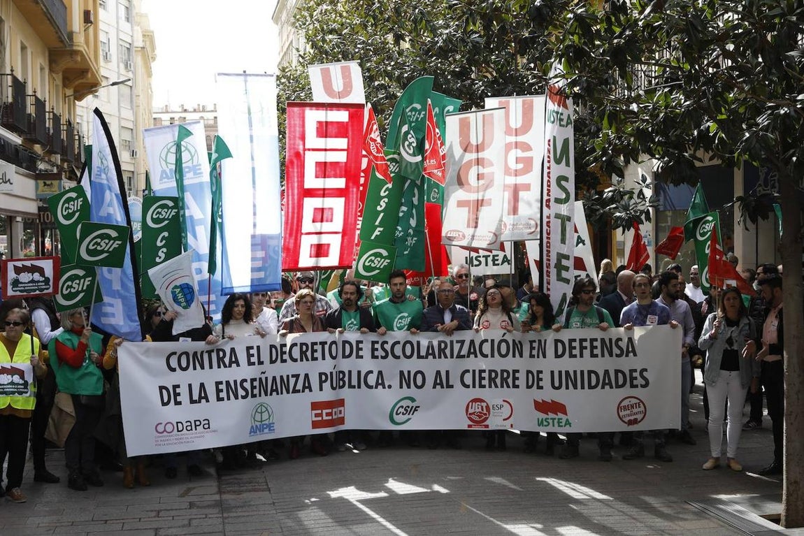 La manifestación en Córdoba contra el decreto de escolarización, en imágenes